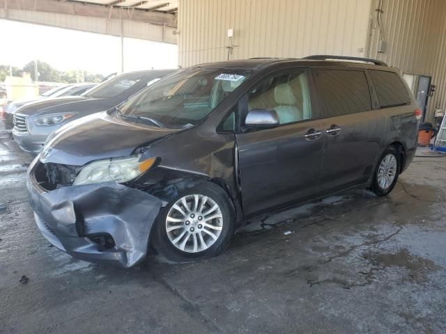 2011 Toyota Sienna XLE