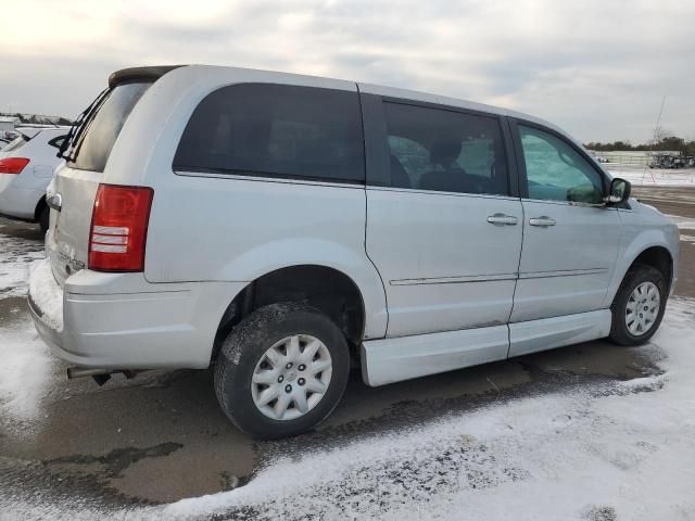 2010 Chrysler Town & Country LX