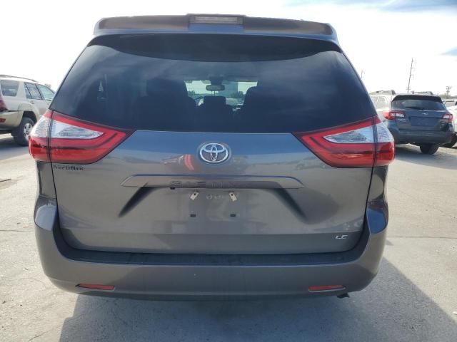 2018 Toyota Sienna LE