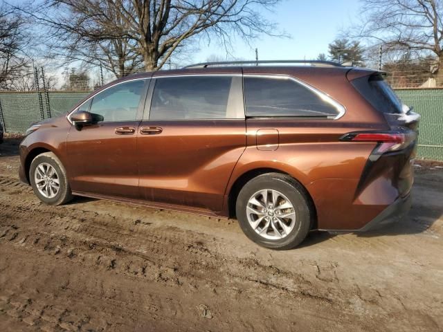 2022 Toyota Sienna LE