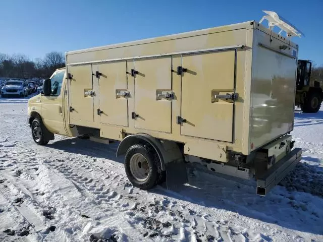 2021 Ford Econoline E450 Super Duty Cutaway Van