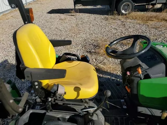 2019 John Deere 1025R