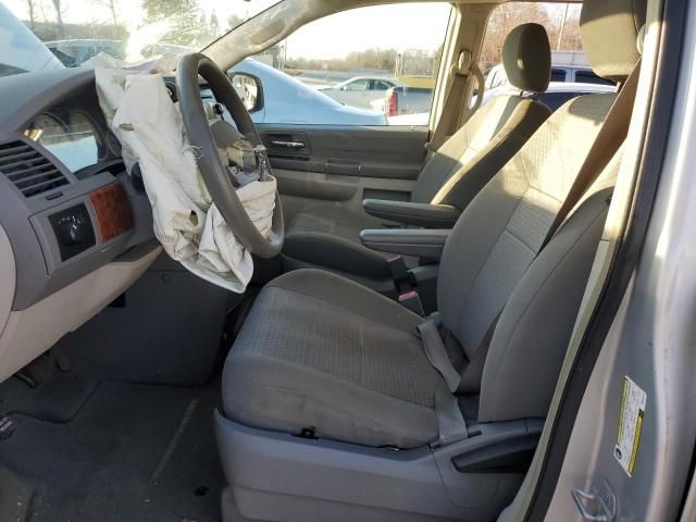 2008 Chrysler Town & Country LX