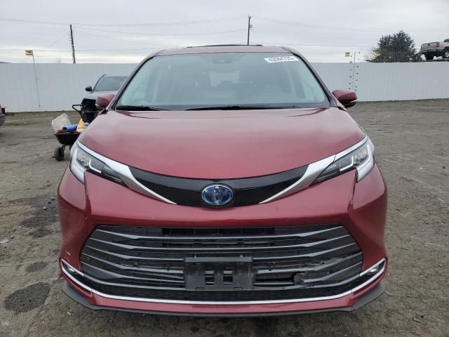 2022 Toyota Sienna Limited