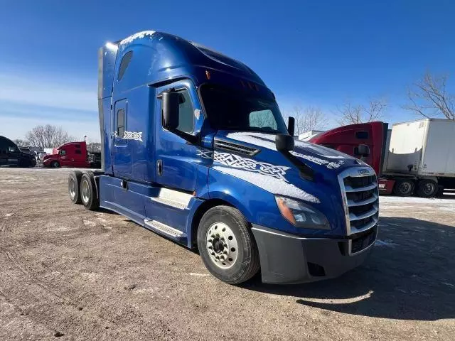 2020 Freightliner Cascadia 126