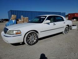 Vehiculos salvage en venta de Copart Arcadia, FL: 2011 Lincoln Town Car Signature Limited