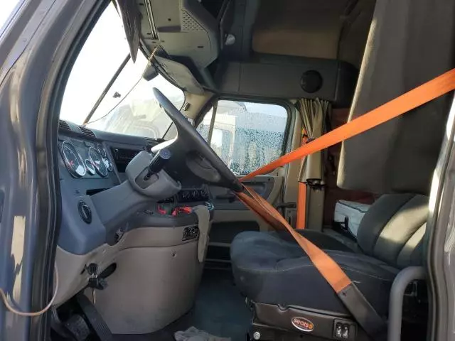 2017 Freightliner Cascadia 113