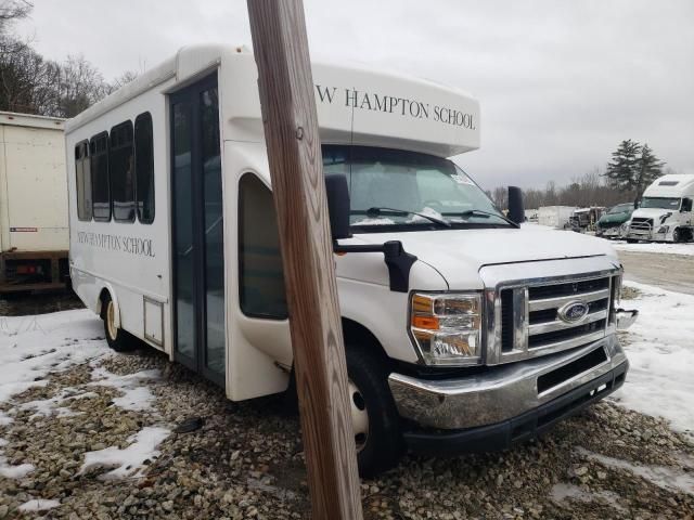 2015 Ford Econoline E350 Super Duty Cutaway Van