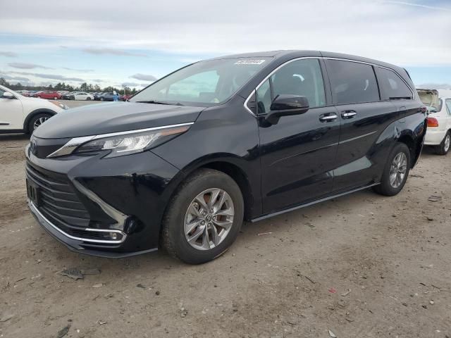 2022 Toyota Sienna XLE