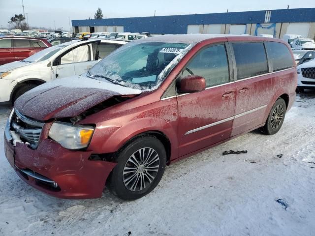 2013 Chrysler Town & Country S