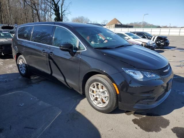 2025 Chrysler Voyager LX