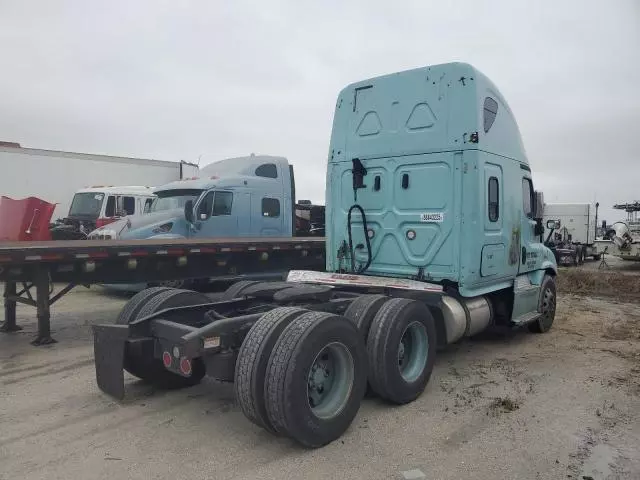 2018 Freightliner Cascadia 113