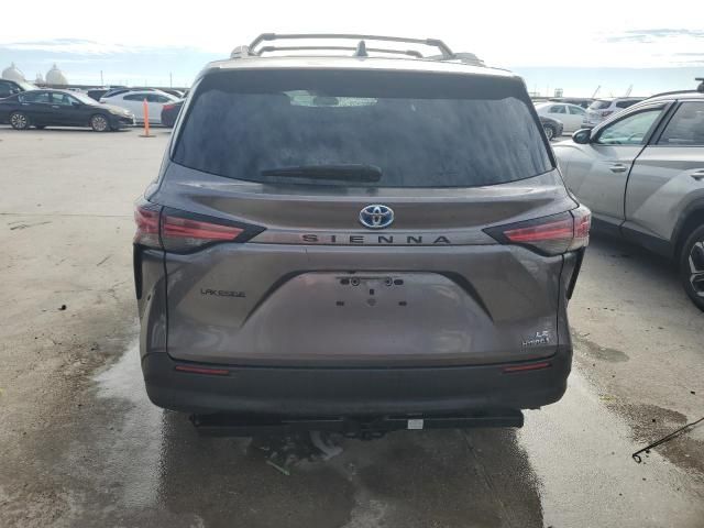 2022 Toyota Sienna LE