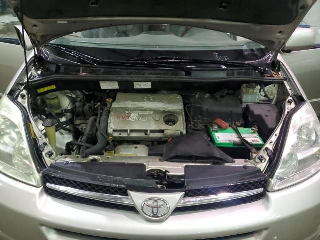 2004 Toyota Sienna XLE