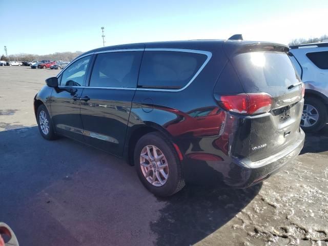 2025 Chrysler Voyager LX