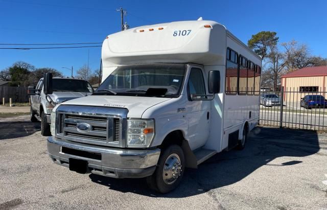 2012 Ford Econoline E350 Super Duty Cutaway Van