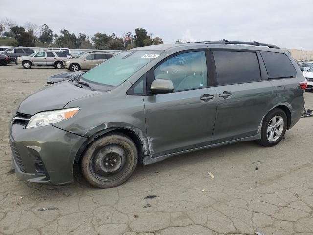 2018 Toyota Sienna LE