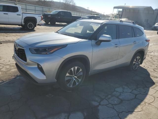 2022 Toyota Highlander Hybrid XLE