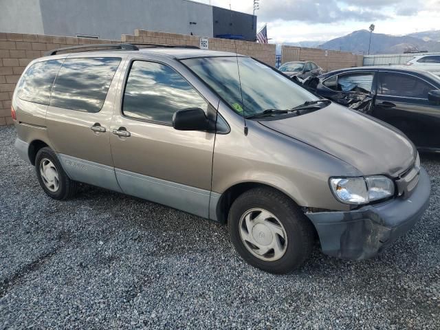 1999 Toyota Sienna LE