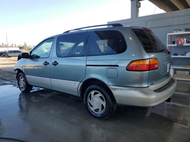 1999 Toyota Sienna LE