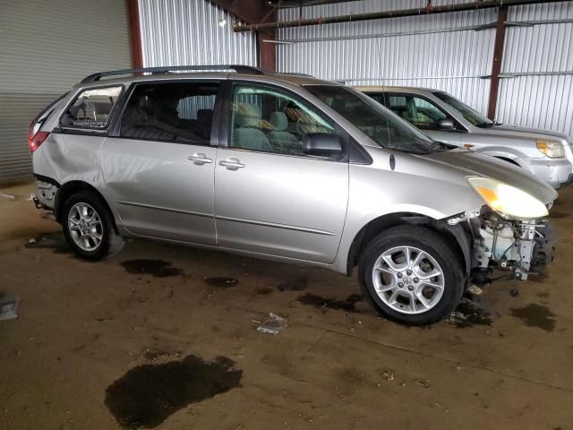 2004 Toyota Sienna LE