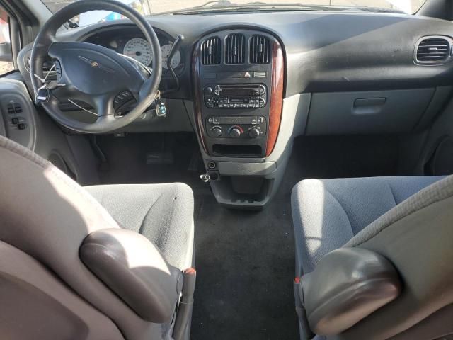 2004 Chrysler Town & Country