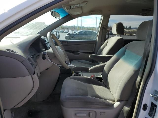 2005 Toyota Sienna CE