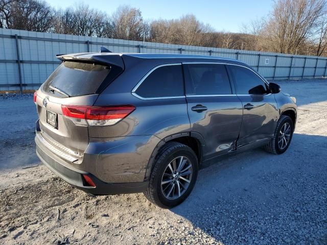 2017 Toyota Highlander SE