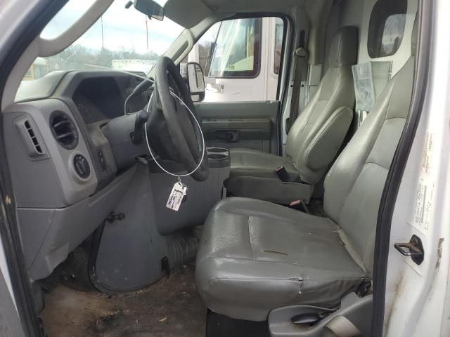 2015 Ford Econoline E350 Super Duty Cutaway Van