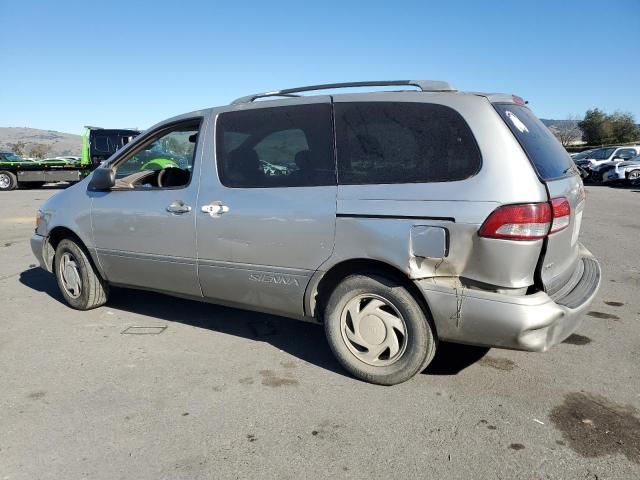 2001 Toyota Sienna LE