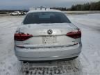 2017 Volkswagen Passat Highline W/ R-Line