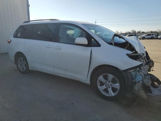 2017 Toyota Sienna LE