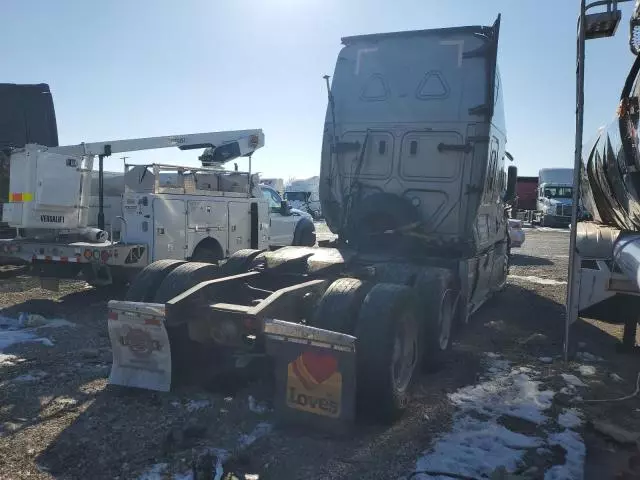 2019 Freightliner Cascadia 126