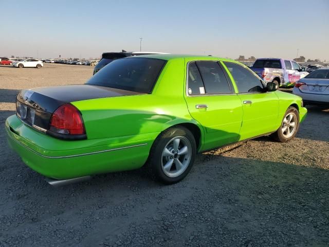 2004 Ford Crown Victoria LX