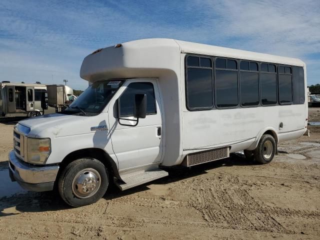 2010 Ford Econoline E450 Super Duty Cutaway Van