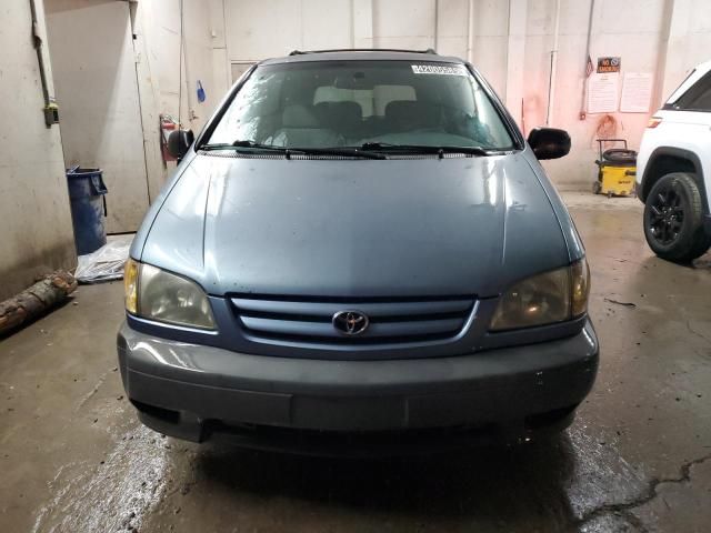 2002 Toyota Sienna CE