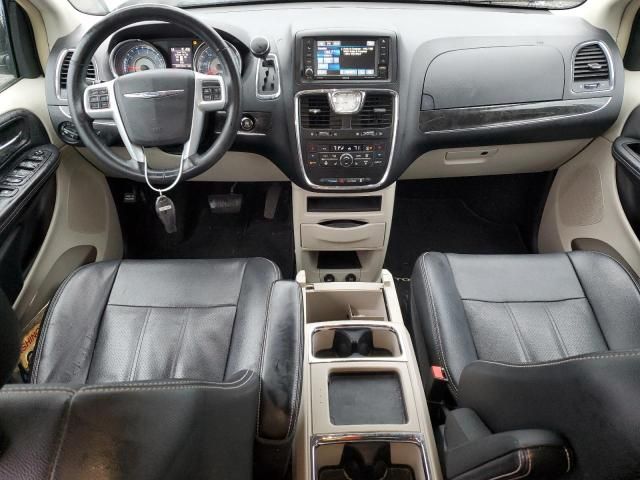 2014 Chrysler Town & Country Touring L