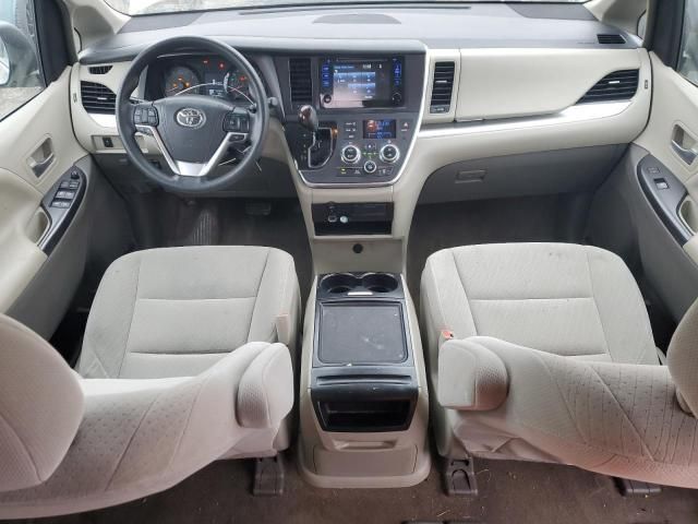 2017 Toyota Sienna LE