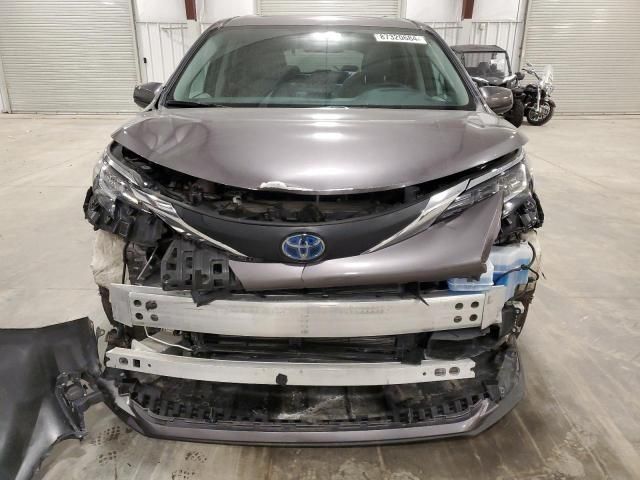 2021 Toyota Sienna LE