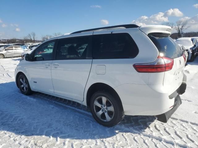 2016 Toyota Sienna LE