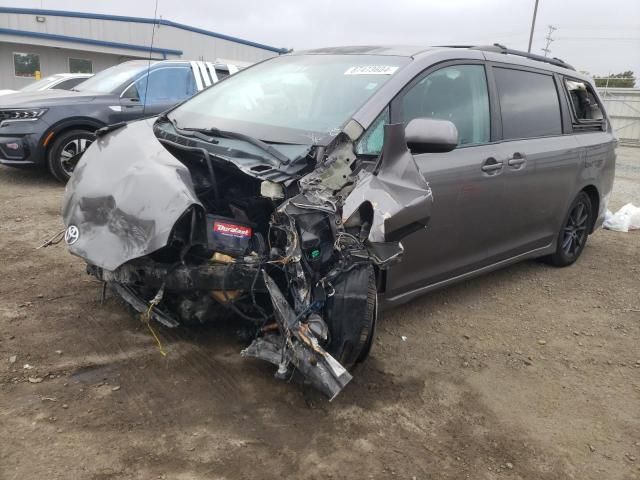 2011 Toyota Sienna Sport