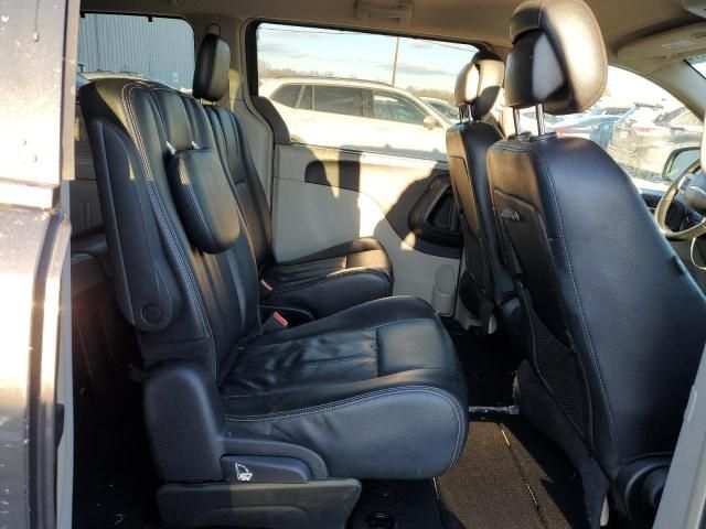 2016 Chrysler Town & Country Touring