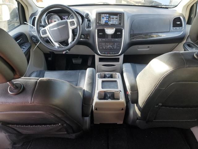 2014 Chrysler Town & Country Touring L