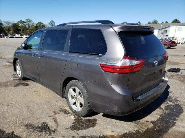 2018 Toyota Sienna LE