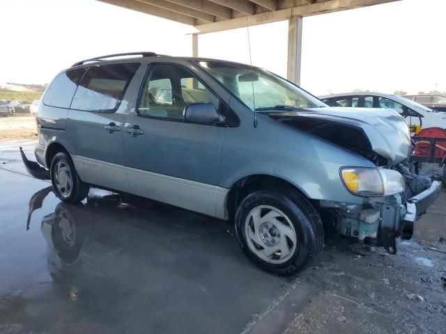 1999 Toyota Sienna LE