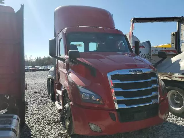 2022 Freightliner Cascadia 116