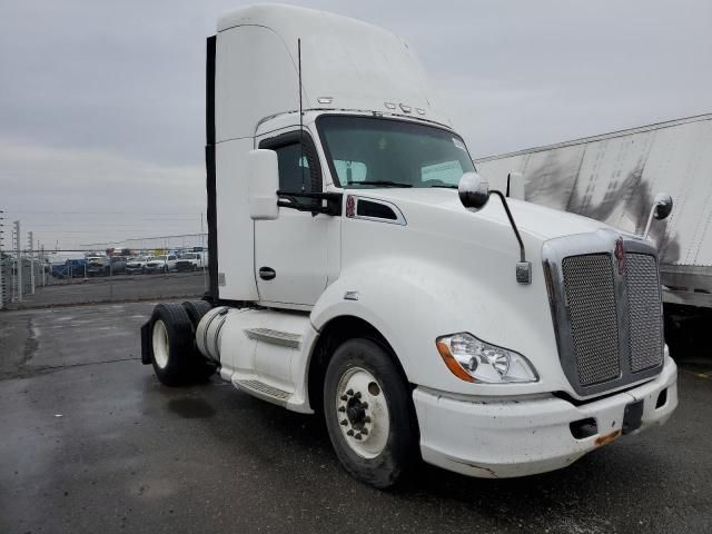 2014 Kenworth Construction T680