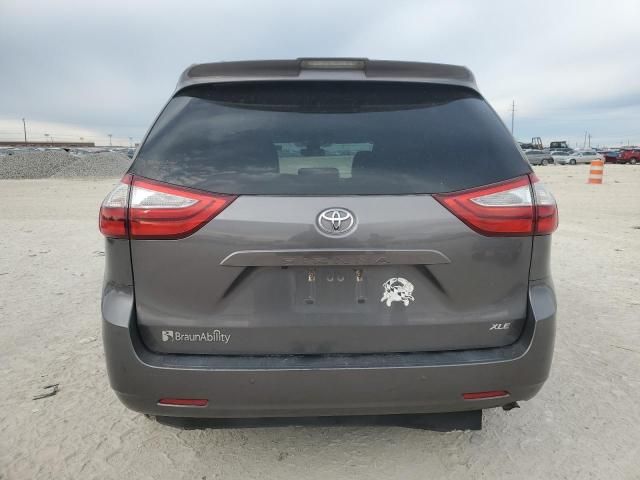 2018 Toyota Sienna XLE