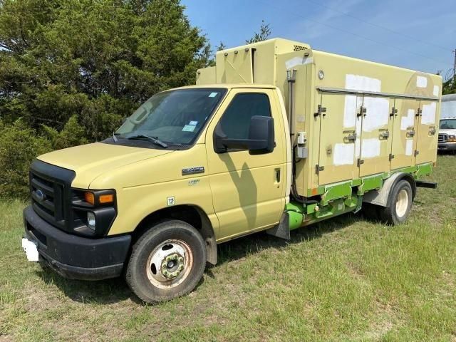 2011 Ford Econoline E450 Super Duty Cutaway Van