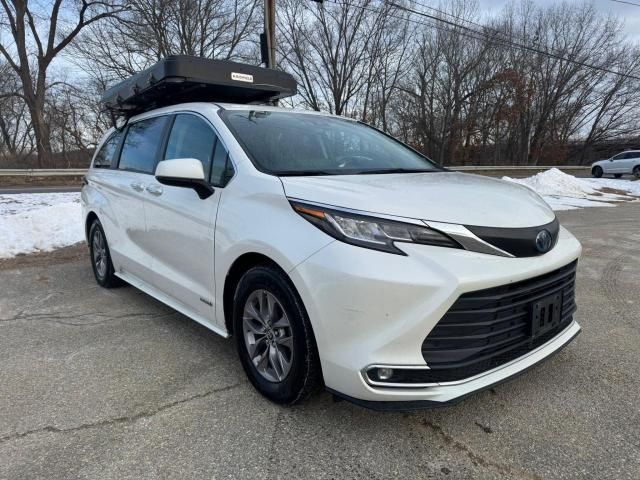 2021 Toyota Sienna XLE